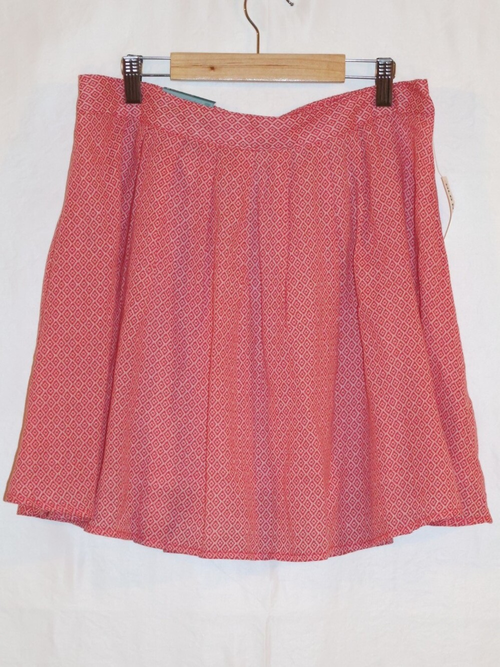 Old Navy Red & White Geometric Patterned Skater Skirt.